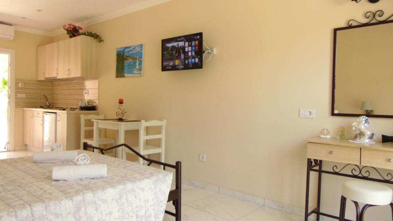 New Studios Mazis Liapades Bagian luar foto