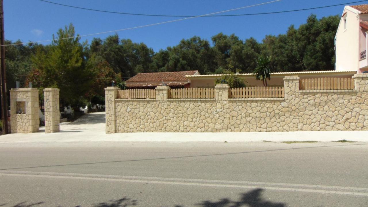 New Studios Mazis Liapades Bagian luar foto