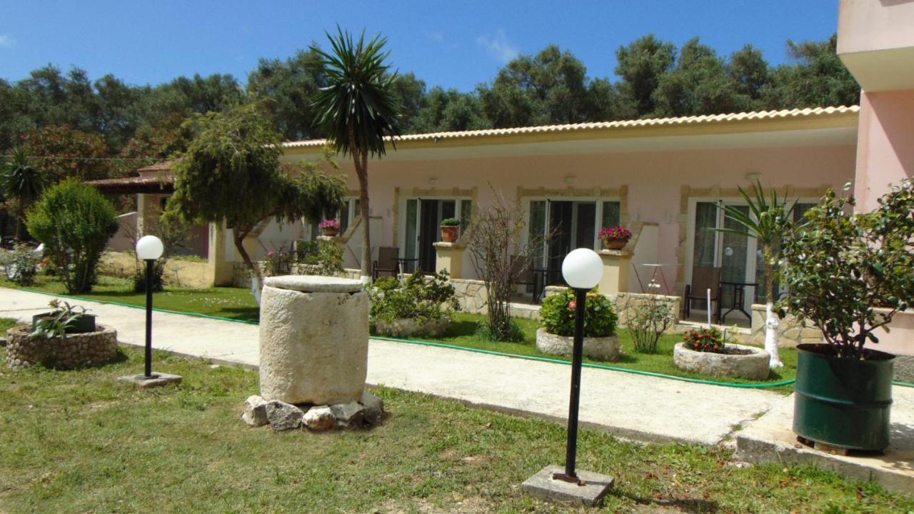 New Studios Mazis Liapades Bagian luar foto